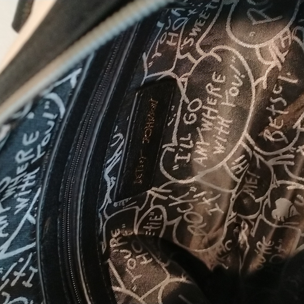 XOX BETSY JOHNSON PURSE Cream, Black, and Gold Heart Bag. - Picture 13 of 14